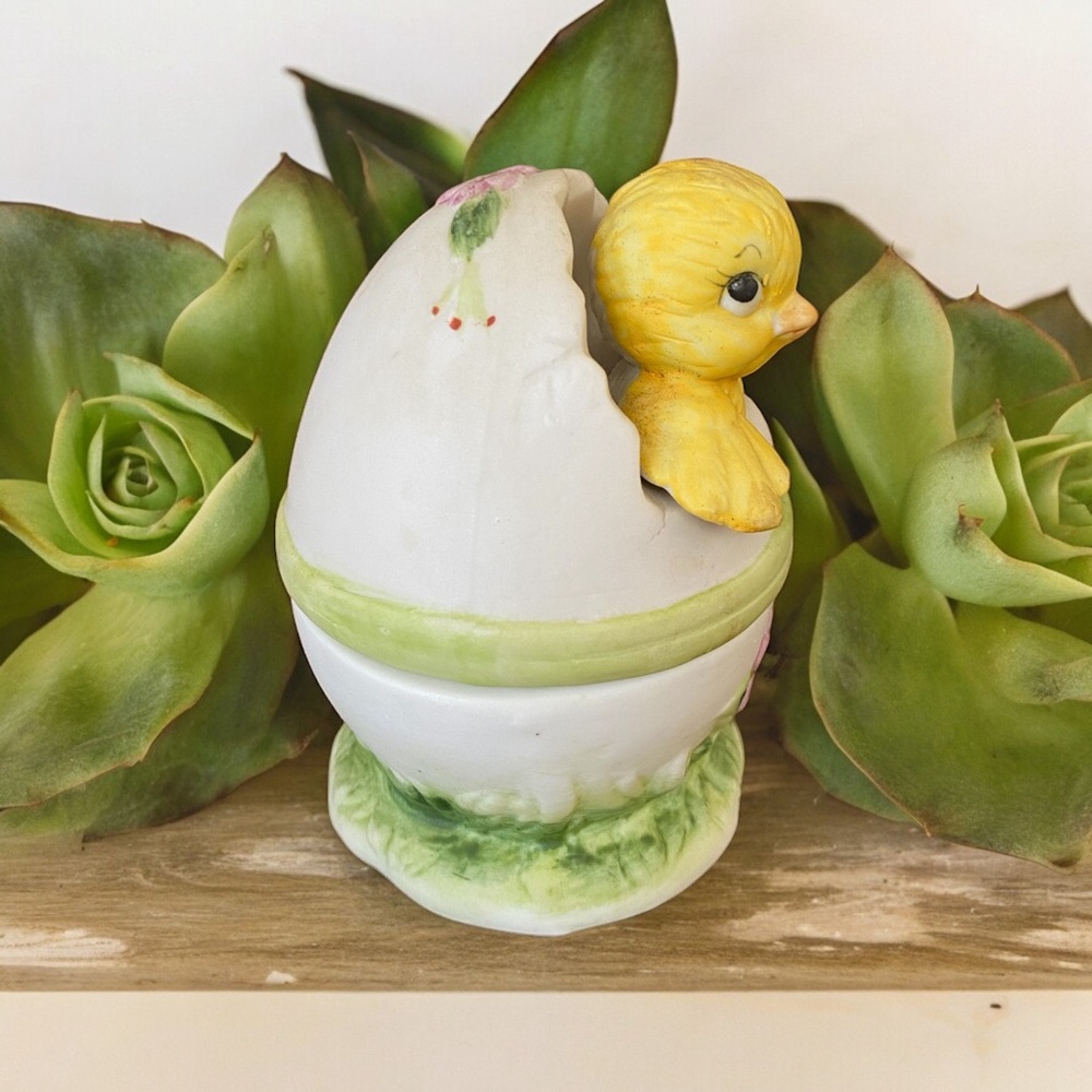 Vintage Lefton China Easter egg trinket dish. Excellent condition. - Picture 3 of 7